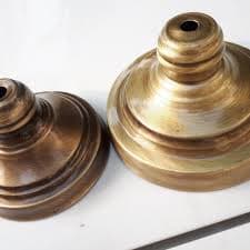 آنتیک‌کاری لوستر چیست؟ آشنایی با هنر تیره‌کاری، پولیش و لاک‌کاری قطعات برنجی